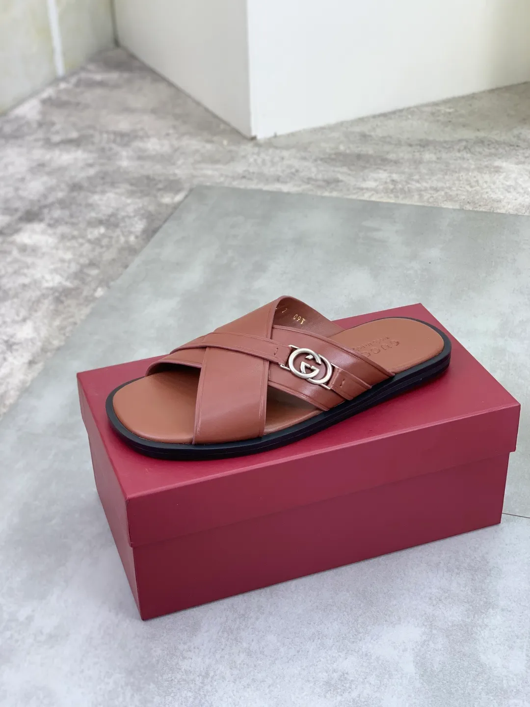 Men's shoes 💰P380💰[New model] High version 🎁🎁🎁 GUCCI New casual hot diamond slippers for the Year of the Snake, original official website, perfect workmanship, transmitting a kind of noble luxury, sublimating its definition of luxury in Gucci's high-end extraordinary craftsmanship. Original Gucci double G combination outsole, code number: 40-44 (45 customized) complete package